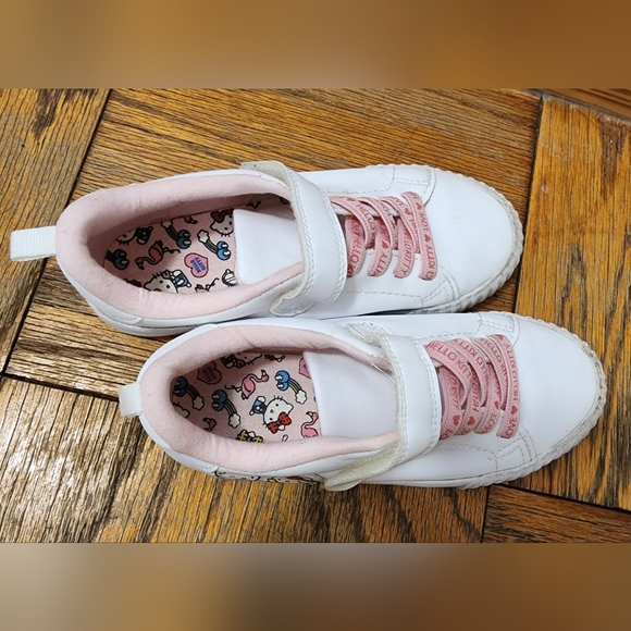 Sneakers with Hello kitty design Sz 12 - Picture 4 of 9